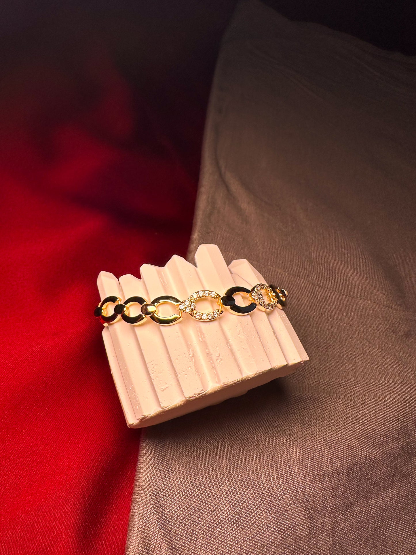 Chainy - 14k gold kaplama taşlı Çelik bileklik