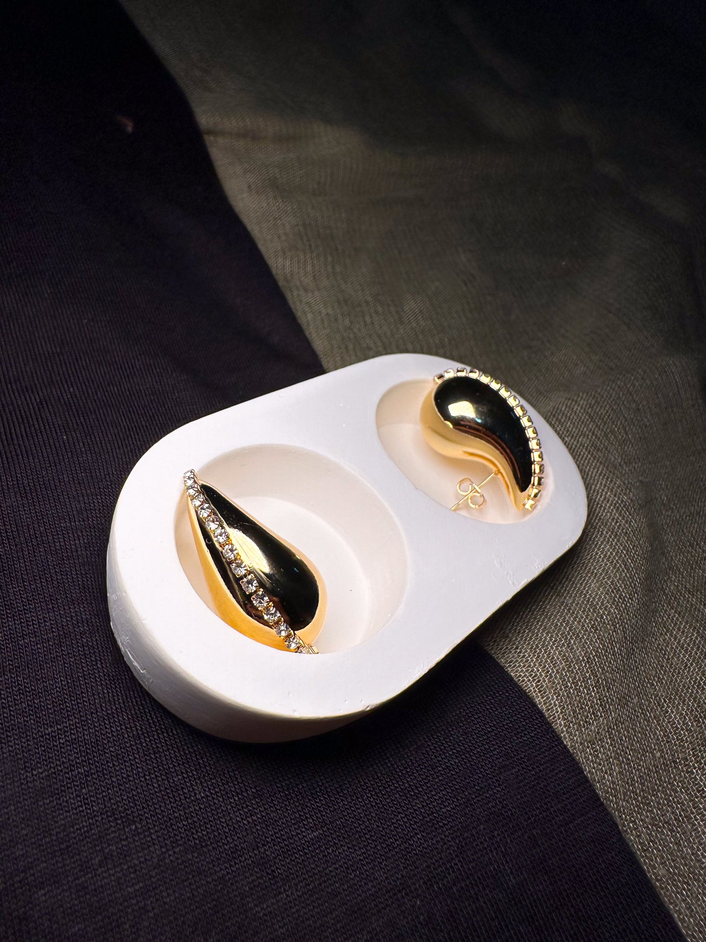 Boinkstone - Çelik Damla Form 14k Gold Taşlı Kaplama Küpe