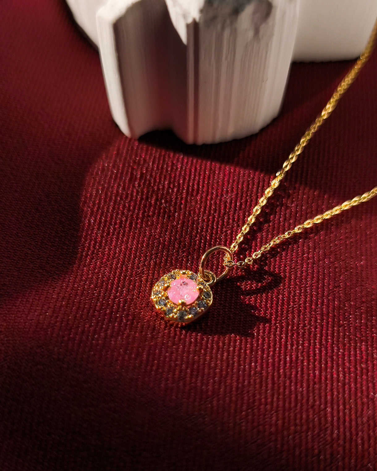 Pinkshine - Gold Pembe taşlı çelik kolye