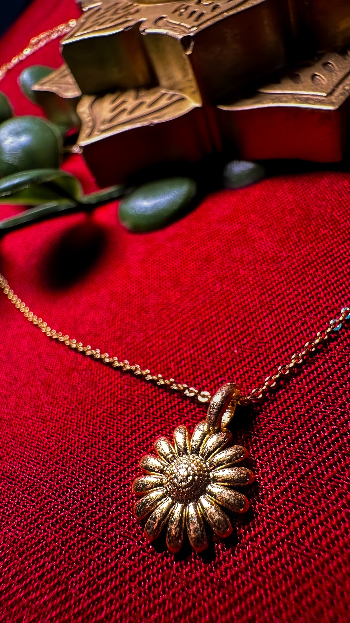 Summers - Çiçekli Gold Çelik Kolye
