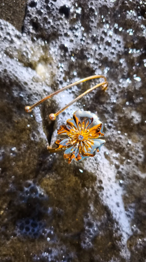 Çiçekli ve taşlı gold pazu bilekliği